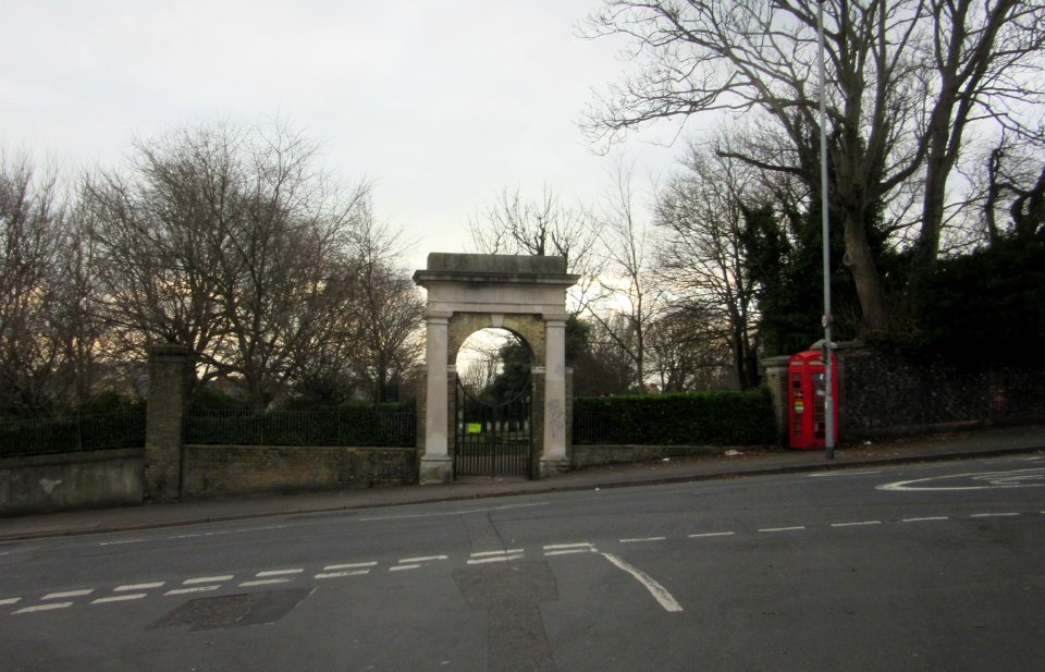 Entrance to St Nicholas' Church Graveyard, Dyke Road, West Hill, Brighton (NHLE Code 1380456) (December 2016) (1)