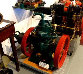 Ellis 2 cycle stationary gas engine - New England Wireless & Steam Museum - East Greenwich, RI - DSC06751