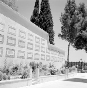 Ein Karem. Muur bij de kerk van de Visitatie waarop aangebracht in verschillende, Bestanddeelnr 255-2801
