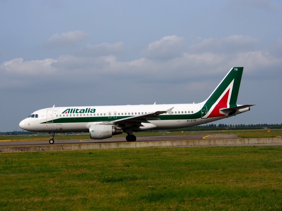 EI-DTB Alitalia Airbus A320-216 - cn 3815 taxiing 14july2013 pic-005