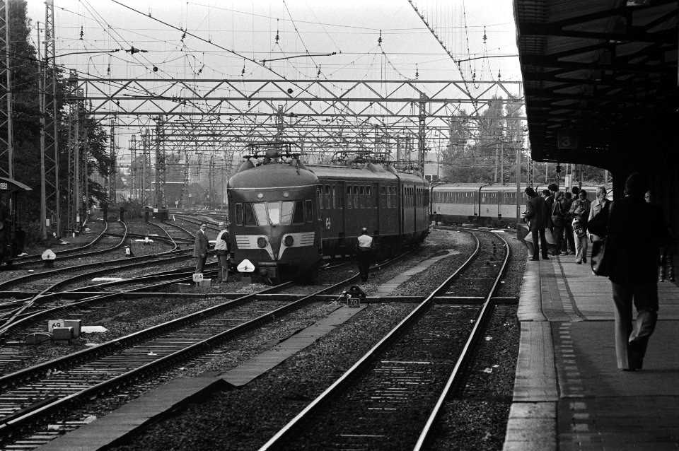 Een intercity ontspoord, Bestanddeelnr 930-4932