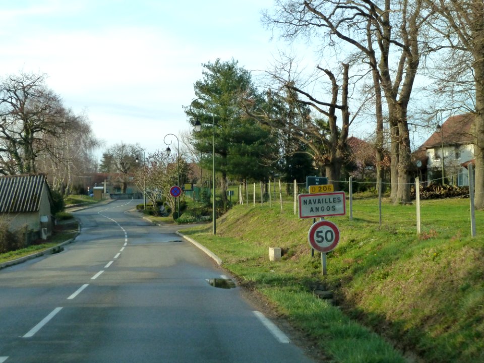 Entrée dans Navailles-Angos