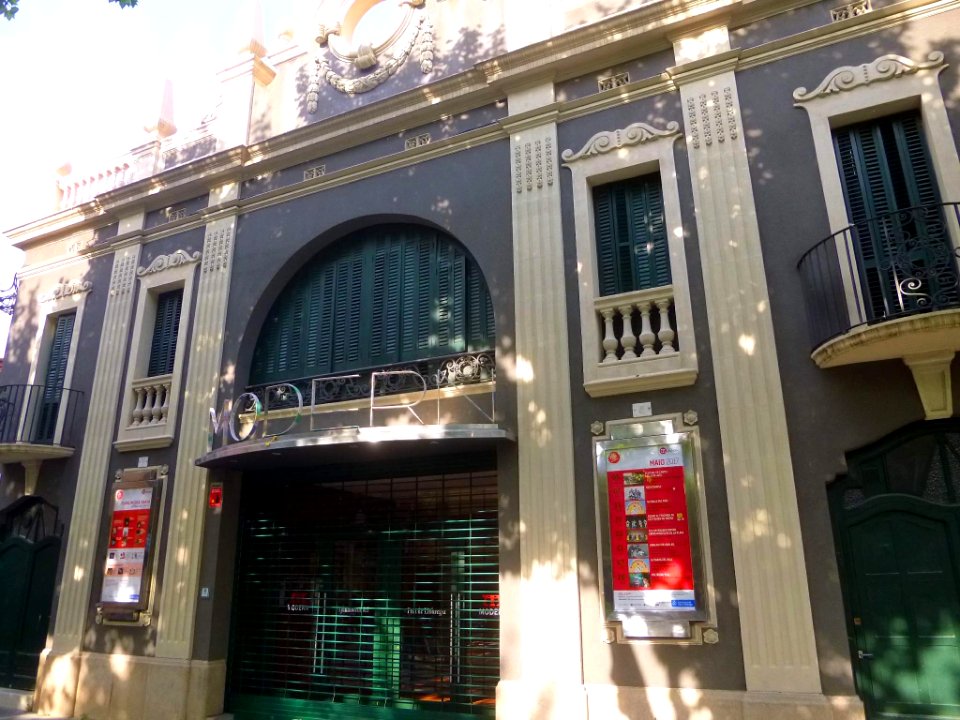 El Prat de Llobregat - Plaça de la Vila, Teatre Modern 4