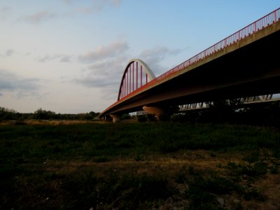 Elbebrücken südlich Wittenberg -Dreiviertelsicht der Straßenbrücke von Südwest- Ende August 2018