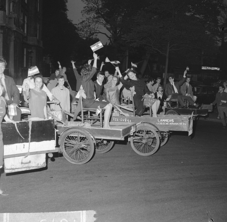 Eindexamen van de Amsterdamse Toneelschool , drie van de zeven geslaagden op de , Bestanddeelnr 916-4906
