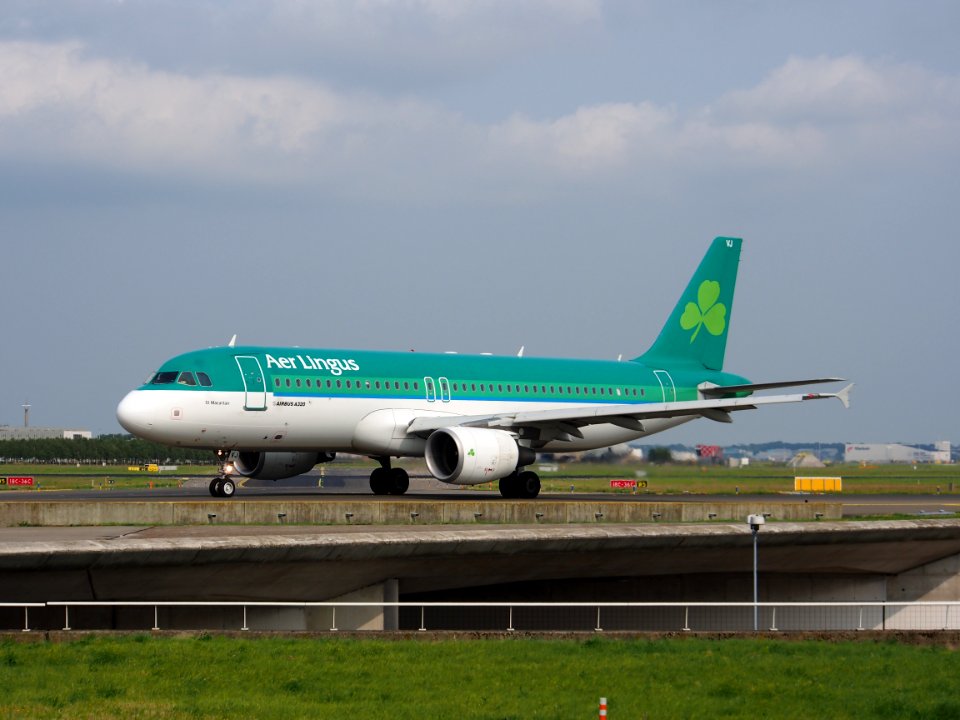 EI-DVJ Aer Lingus Airbus A320-214 - cn 3857 taxiing 14july2013 pic-001