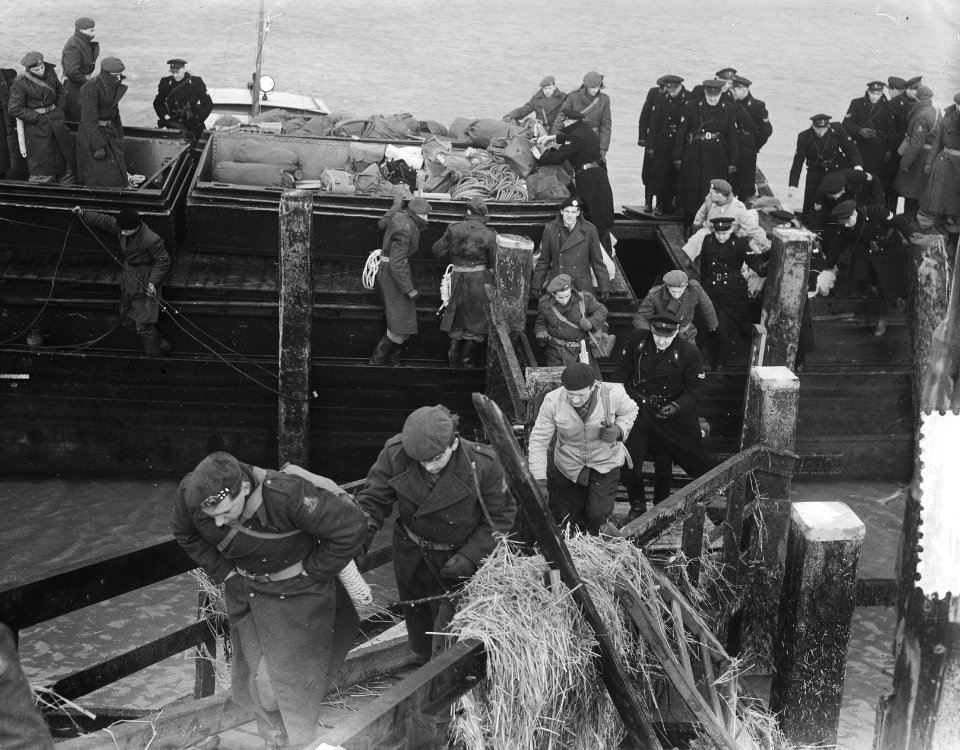 Eerst Hulptroepen aan land Stavenisse, Bestanddeelnr 905-5266