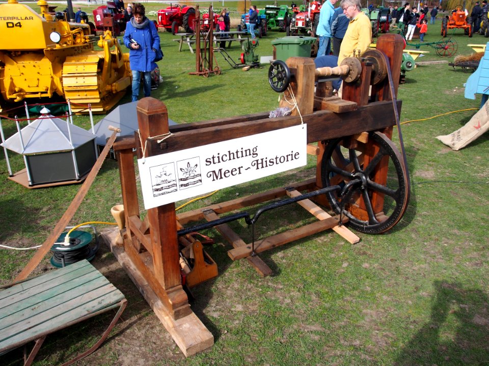 Eersteling Ambachten dag 2013, very old Wood Lathes pic2