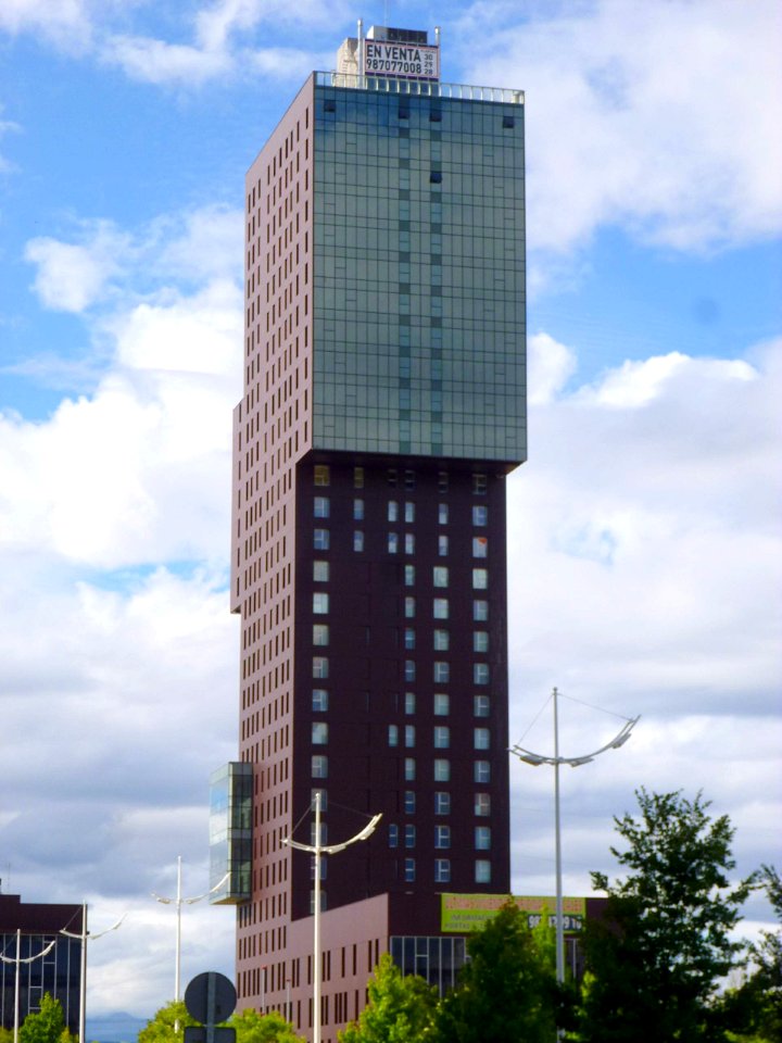 Ponferrada - Barrio de la Rosaleda - Torre de la Rosaleda 02