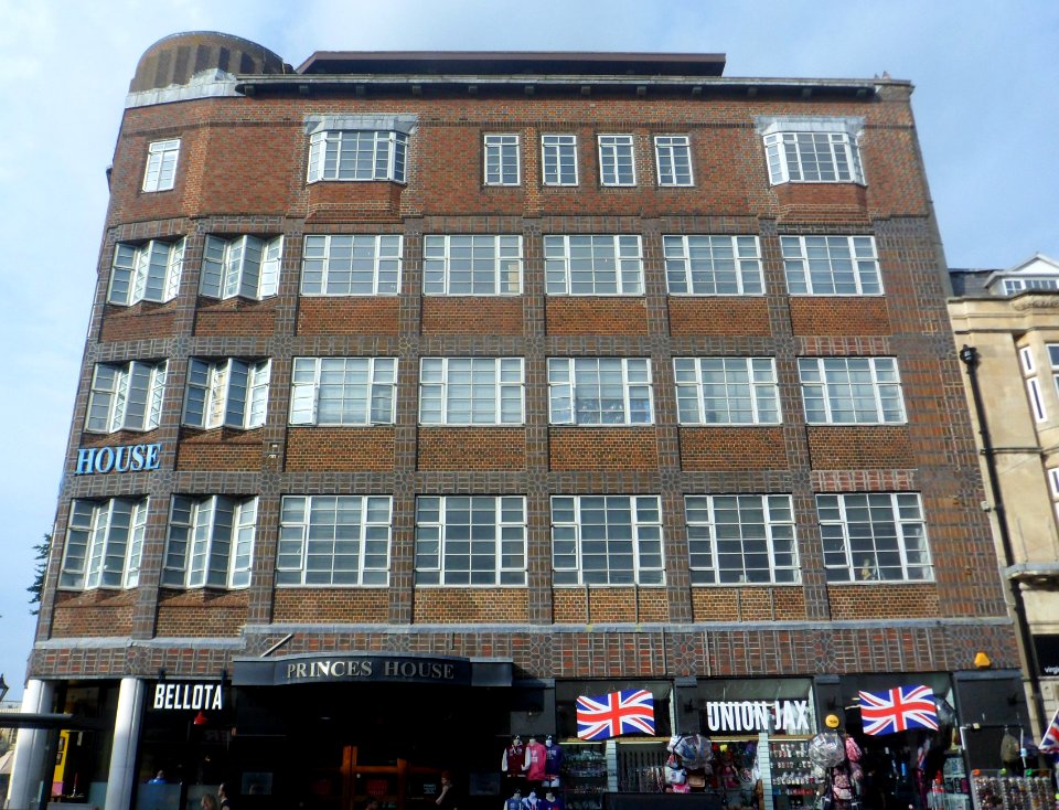 Princes House, 166–169 North Street, Brighton (NHLE Code 1380623) (July 2014) (1)