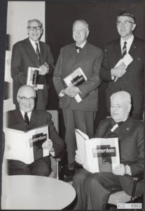 Presentatie van het boek 'Rotterdam Stad in beweging' tijdens de Opbouwdag, Bestanddeelnr 073-0965