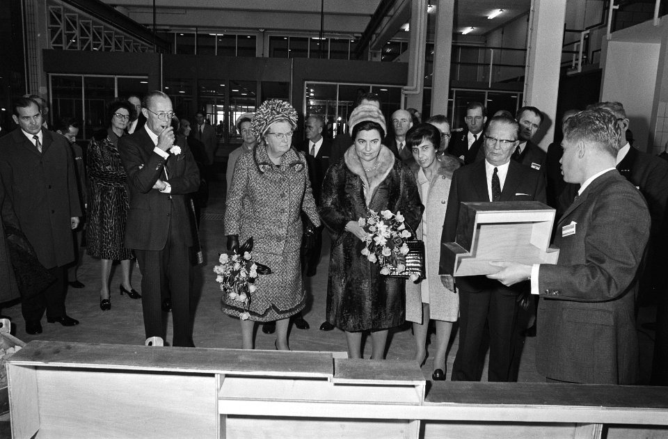 President Tito en echtgenote, Hare Majesteit Juliana en Prins Bernhard bezoeken , Bestanddeelnr 923-9412