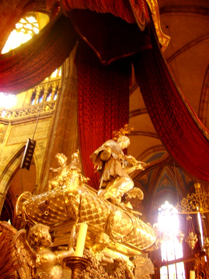Prag Dom St. Vitus Innen Schrein 4