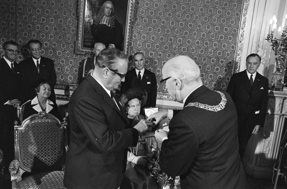 President Tito bezoekt met echtgenote de ambtswoning van burgemeester Samkalden,, Bestanddeelnr 923-9379