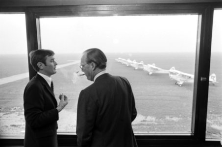 Prins Bernhard opent Martinairvestiging op nieuwe vliegveld Lelystad Bernhard t, Bestanddeelnr 927-6713