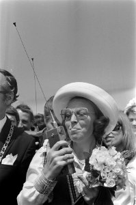 Prinses Beatrix opent in Gorinchem een Int Beeldhouwerssymposium Beatrix spree, Bestanddeelnr 927-2346