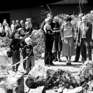 Prinses Margriet en Pieter van Vollenhoven en kinderen in Ouwehands Dierenpark i, Bestanddeelnr 929-1647