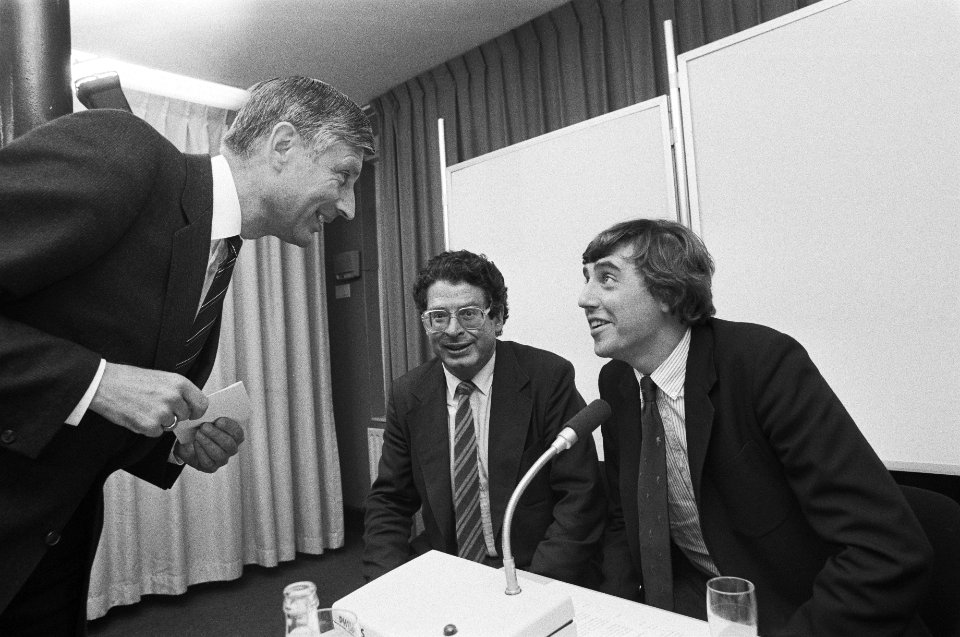 Presentatie van het boek Moord op de informateur van Charl Schwietert in aanwe, Bestanddeelnr 932-3057