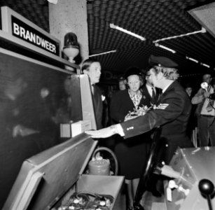 Prinses Beatrix opent Hoog Catharijne in Utrecht, Bestanddeelnr 926-7023
