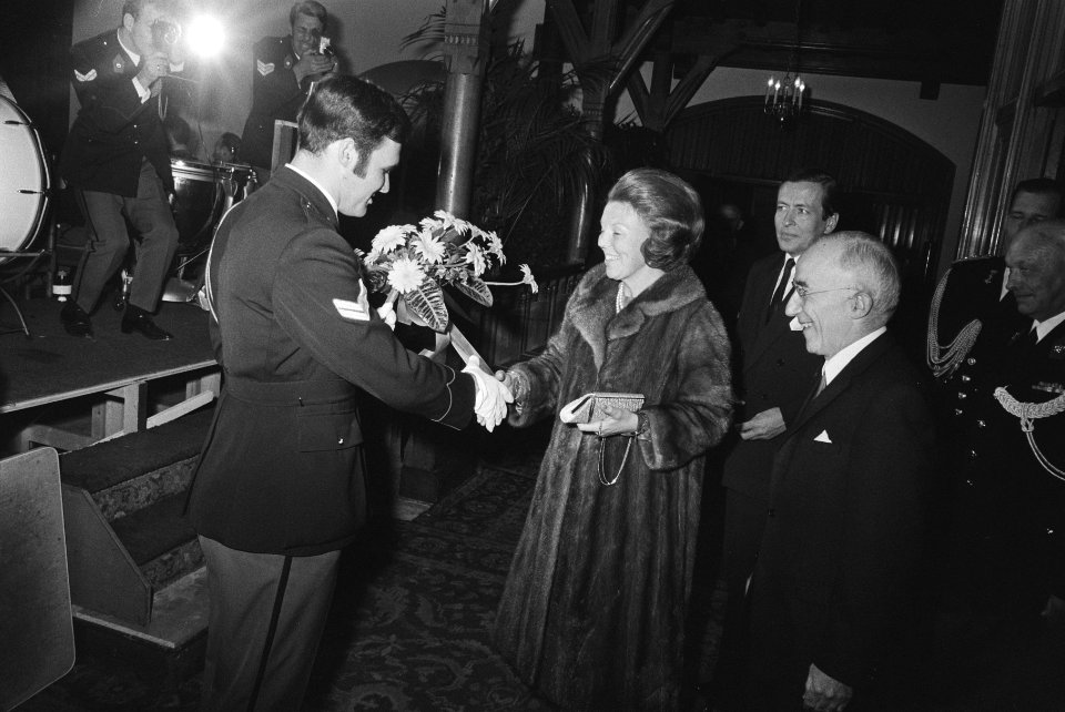 Prinses Beatrix en Prins Claus bij Jubileumconcert van Rijkspolitiekapel in Ridd, Bestanddeelnr 924-0471