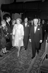 Prinses Beatrix en prins Claus bij opening Vermeer-tentoonstelling te Den Haag. , Bestanddeelnr 919-2854