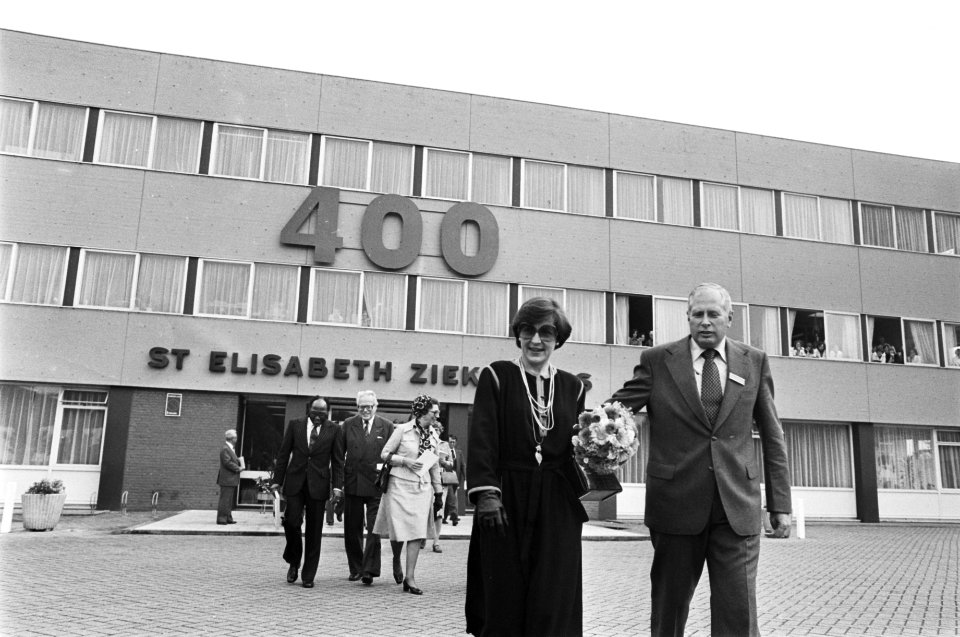 Prinses Margriet aanwezig bij viering 400-jarig bestaan St Elizabeth Ziekenhuis, Bestanddeelnr 929-3800