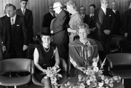 Prinses Margriet opent Instituut voor Muziekheilkunde en Bewegingsleer , Vlaardi, Bestanddeelnr 924-0424