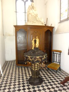 Résigny (Aisne) église, pieta, confessional et fonts baptismaux