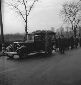 Prinses Irene Brigade. Begrafenis van de Britse liaison-officier, kolonel Bernha, Bestanddeelnr 934-9527