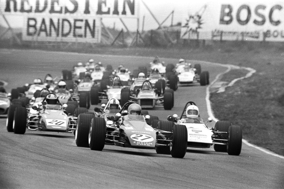 Racewagens kort na de start, Bestanddeelnr 924-5585