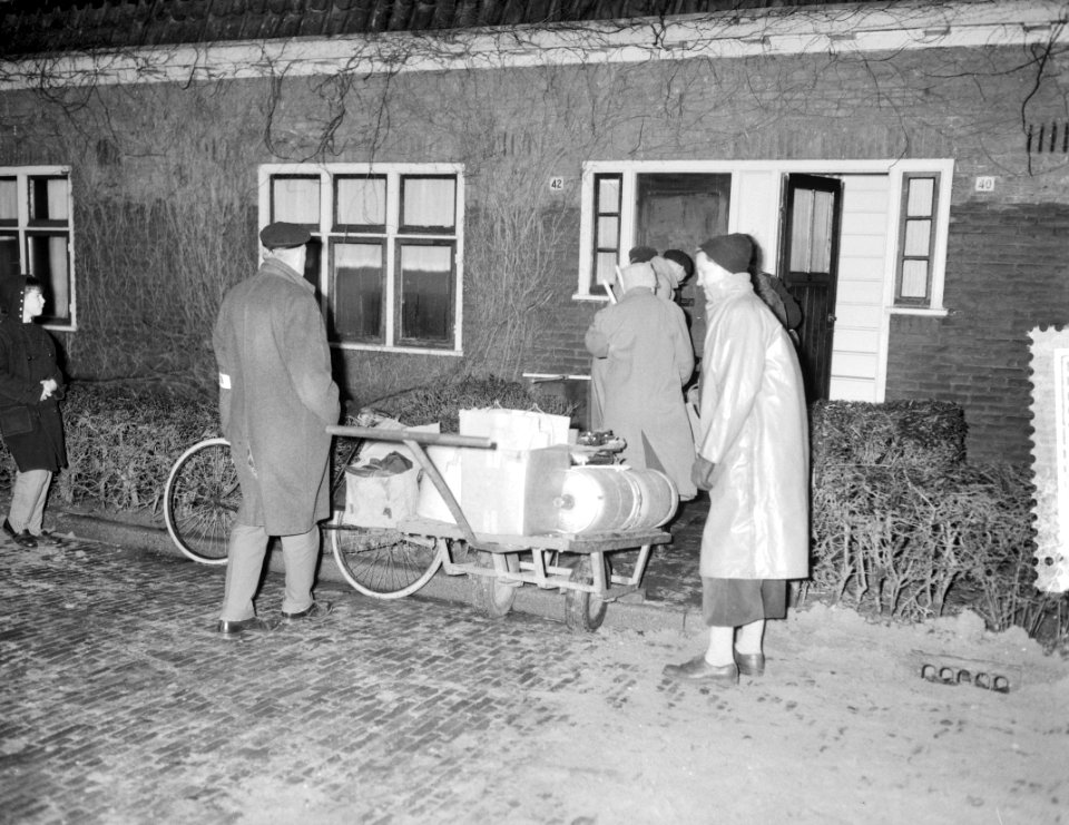 Ramp Tuindorp Oostzaan, de terugkeer, bewoners keren terug, Bestanddeelnr 910-9868