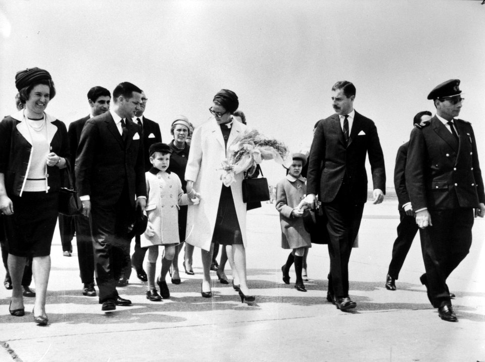 Prinses Gracia van Monaco met kinderen in Portugal, aankomst vliegveld Lissabon, Bestanddeelnr 916-3102