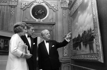 Prinses Beatrix en prins Claus bij opening Vermeer-tentoonstelling in Mauritshui, Bestanddeelnr 919-2849