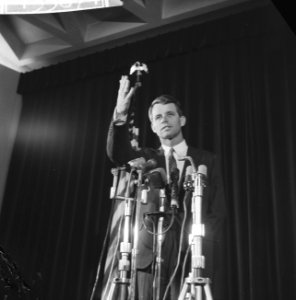 R. Kennedy . Persconferentie op Amerikaanse Ambassade, Bestanddeelnr 913-5674