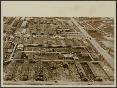 R.A.F. Aerial Photograph showing destructions caused by German bombing raid on a, Bestanddeelnr 158-1659