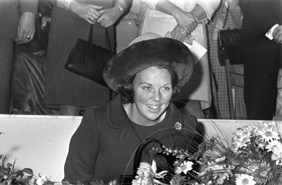 Prinses Beatrix in Zuidlaren, bij Internationaal Concour Hippique, Bestanddeelnr 920-9301