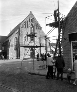 Quiz Een tegen allen te Bolsward, op de boerenweide te Bolsward staan de telev, Bestanddeelnr 917-0308