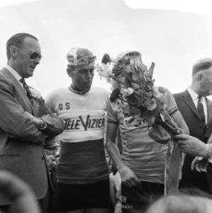 Prins Bernhard bij finish ronde van Nederland, Prins Bernhard en Jo de Roo, Bestanddeelnr 917-7788