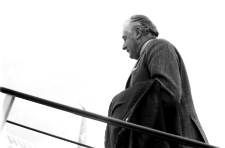Premier Whitlam van Australie vertrokken van Schiphol nr 4 minister Lubbers do, Bestanddeelnr 927-6780