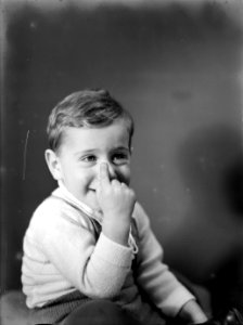 Portret van het jongetje Johnny Benjamin (Polen), Bestanddeelnr 190-0619 photo