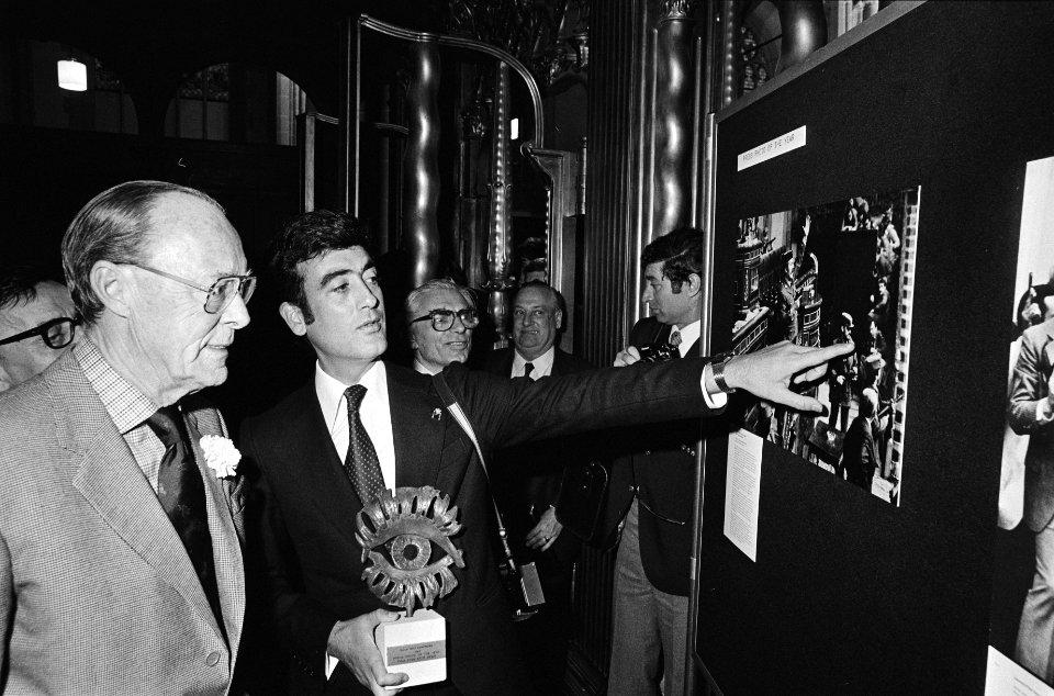 Prins Bernhard reikt hoofdprijs World Press Photo 1982 uit aan Manuel Perez Barr, Bestanddeelnr 932-0967