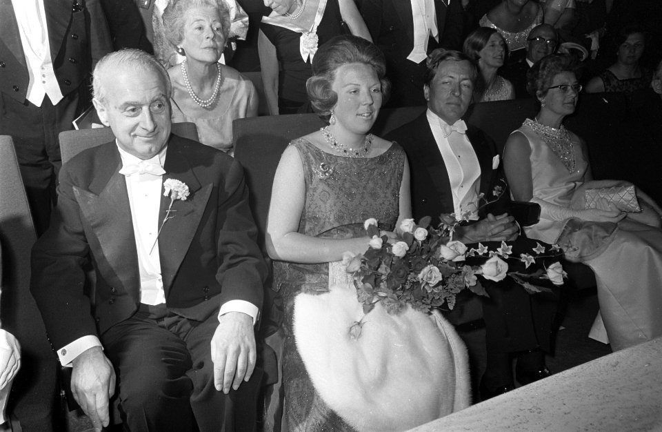 Prinses Beatrix en prins Claus bij Galaconcert Rotterdams Philharmonisch Orkest , Bestanddeelnr 921-4261