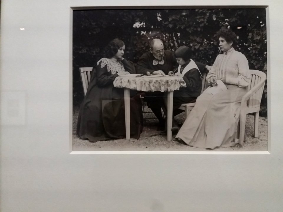 Paris 7e - Musée d'Orsay - Émile Zola, Jeanne Rozerot, et leurs enfants Denise et Jacques, à Verneuil (Yvelines)