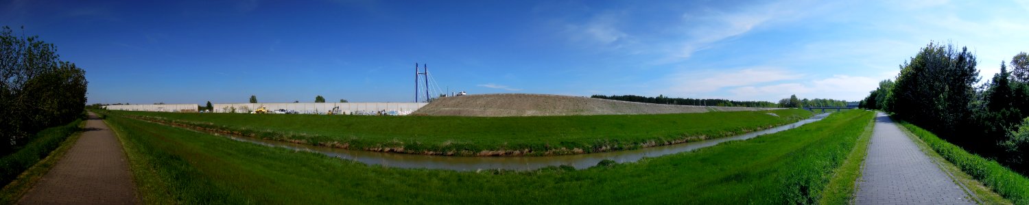 Panorama der Pleiße bei Gaschwitz an der Neuseenbrücke über die B 2 im Mai 2017
