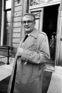 PvdA-fraktieleider Wim Meijer bij Paleis Lange Voorhout, Bestanddeelnr 931-7439