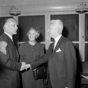 Prof. dr. ir. van Mazure (rechts), Bestanddeelnr 919-1325