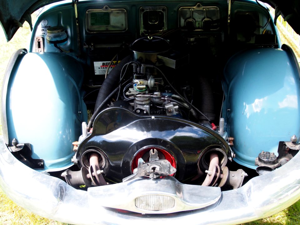 Panhard Dyna Z12 open hood, pic3