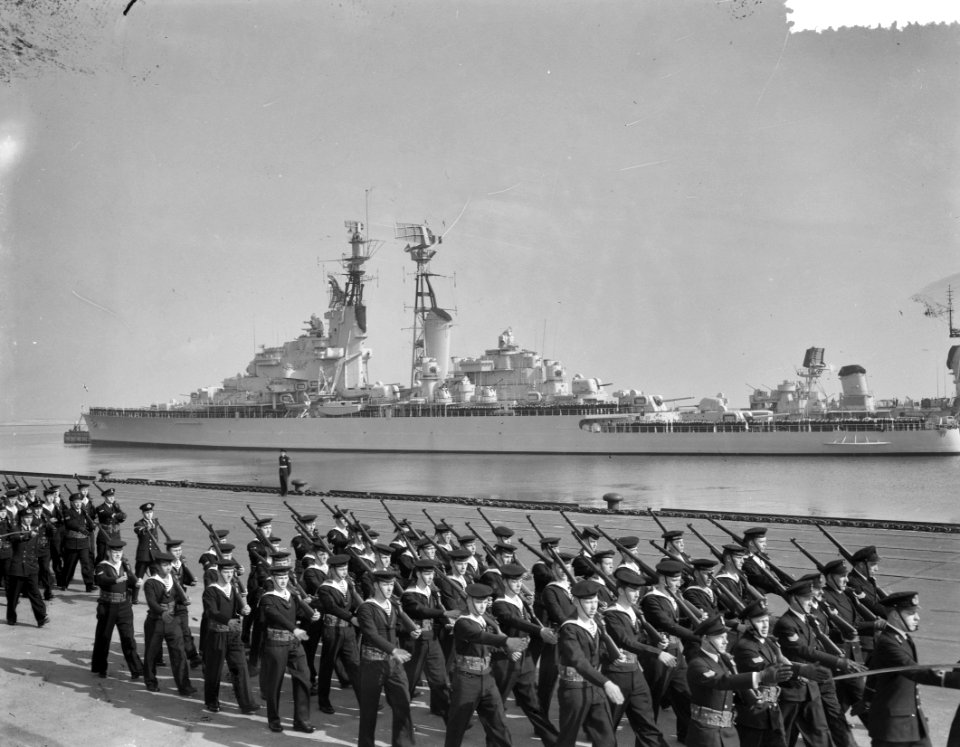 Parade in Den Helder ogv M A de Ruyterherdenking, Bestanddeelnr 908-4328