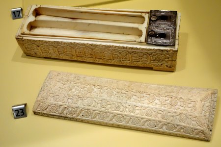 Pen case, North India, Mughal period, c. 1800, ivory - Royal Ontario Museum - DSC04567