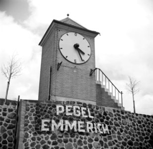 Peilschaal met waterstandsklok (Duits Pegel) van de Rijn bij Emmerich, Bestanddeelnr 254-0974